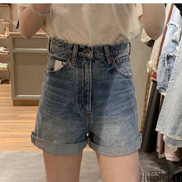 [SOLD] NWOT MOUSSY Distressed Shorts W24 Size1. - Picture 1 of 5